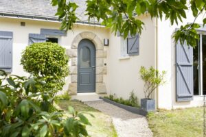 Porte d'entrée cintrée près de Trégastel ou Paimpol