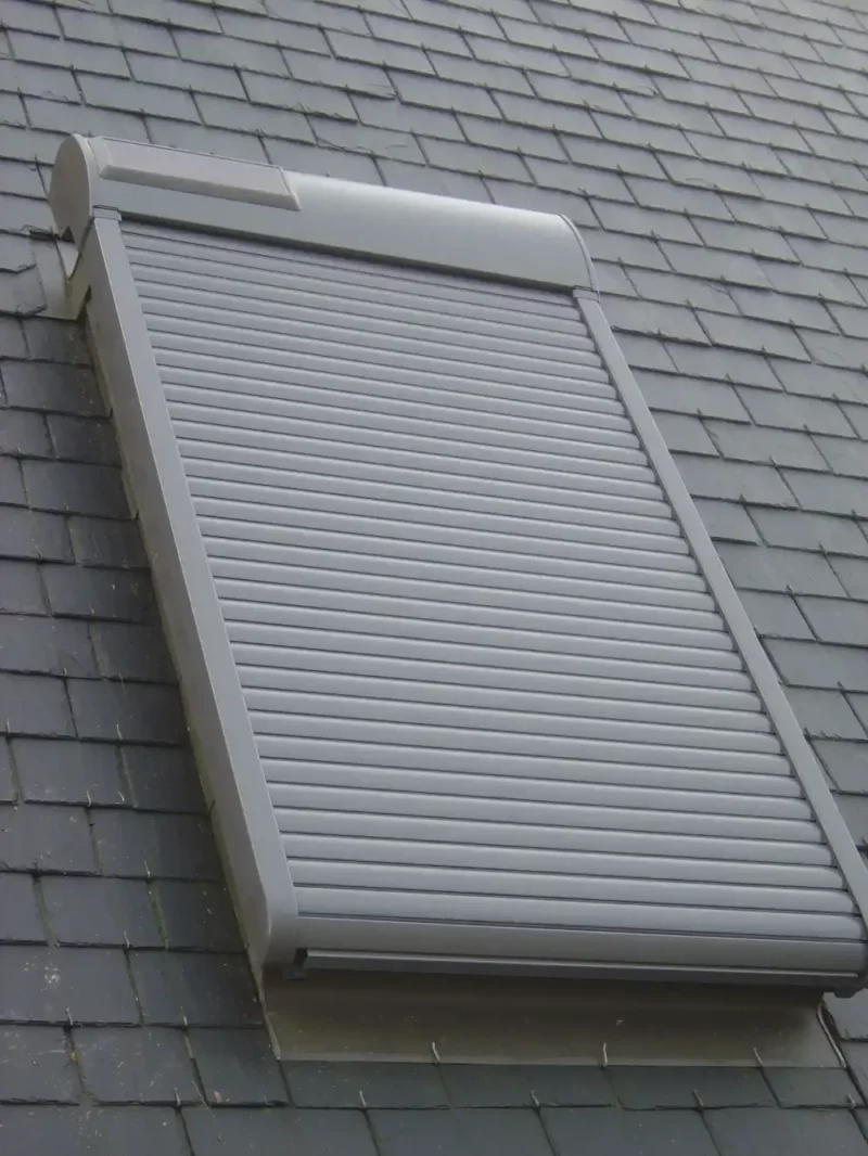 Velux avec volet solaire fenêtre de toit