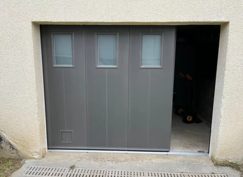 Porte de garage aluminium gris perros